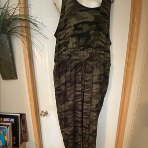 Derek Heart Sz 3X Camo Jumpsuit NWT😊😊